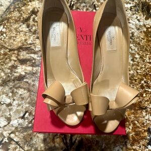 Valentino Women's Beige Bow Peep-Toe Heels
